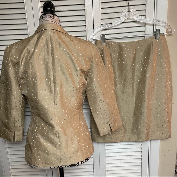 Noviello- Bloom skirt suit - Picture 6 of 6